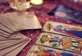 How to Shuffle and Lay Out Tarot Cards