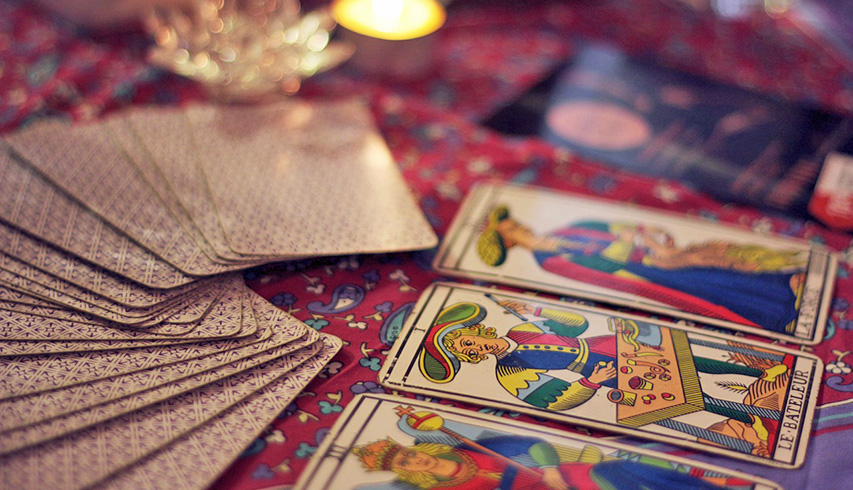 How to Shuffle and Lay Out Tarot Cards